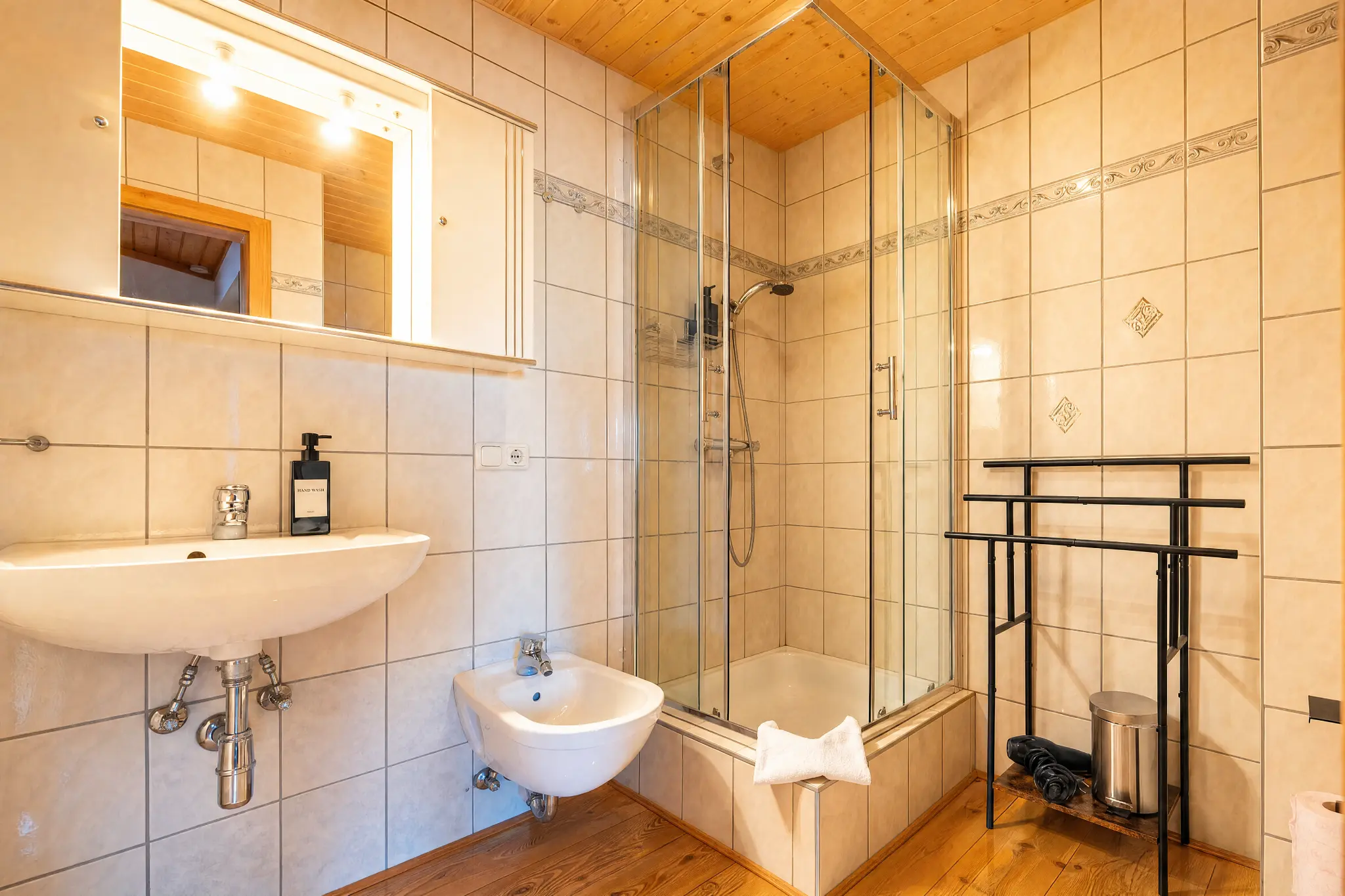 Badezimmer mit Dusche
