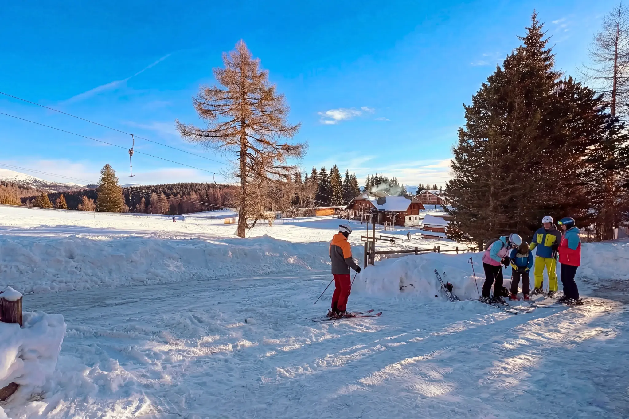 Family skiing at Hochrindl close to Berglodge